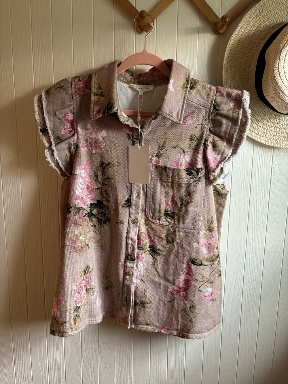 NWT Entro “cut-off” button down top